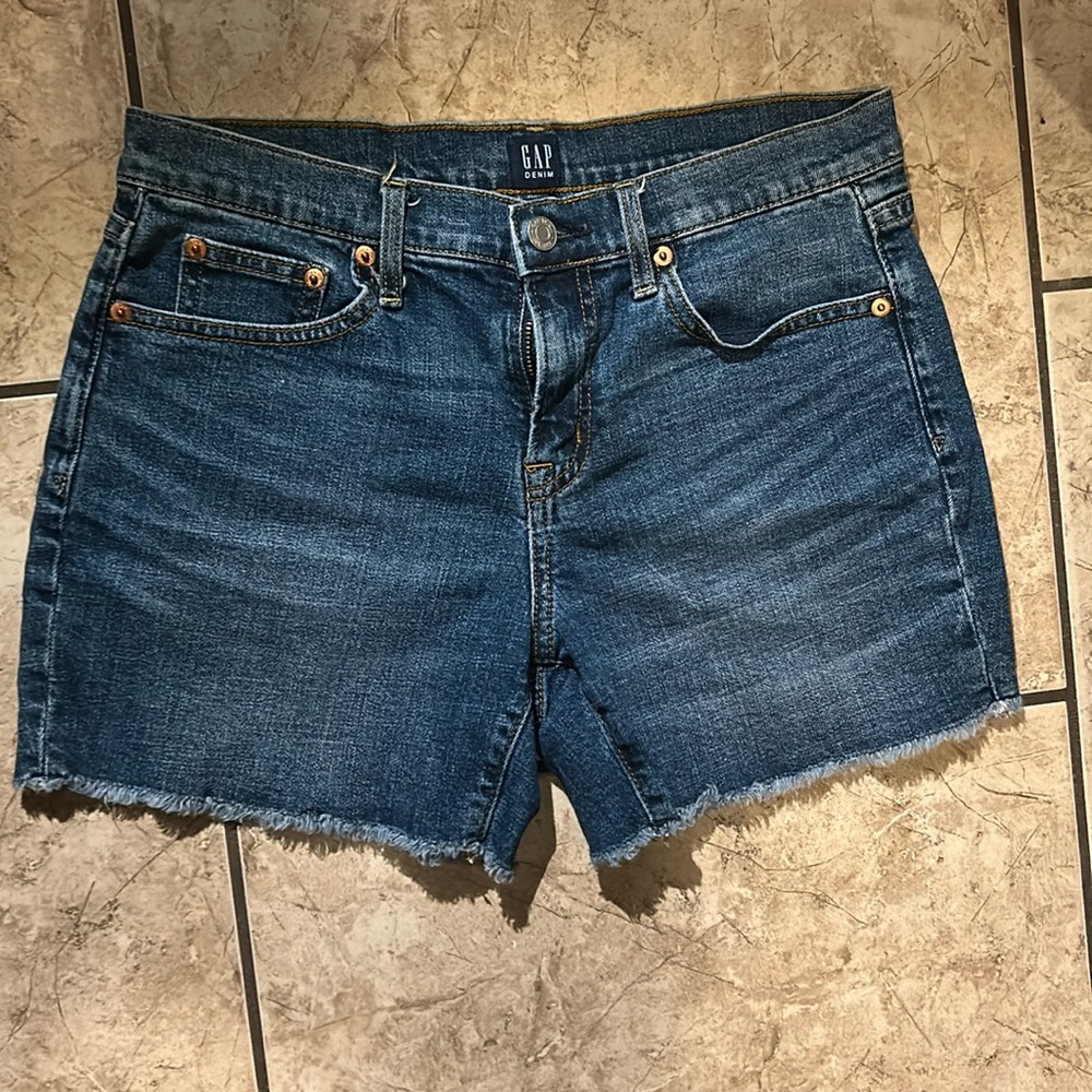 Gap Denim Size 27, Women 5” Shorts